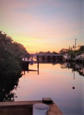 Tranquil Waterfront 2/1 in North Palm Beach